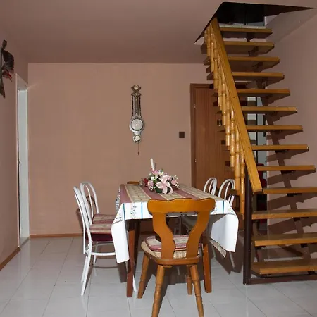 Familia Nyaralo 117 Balatonmariafurdo