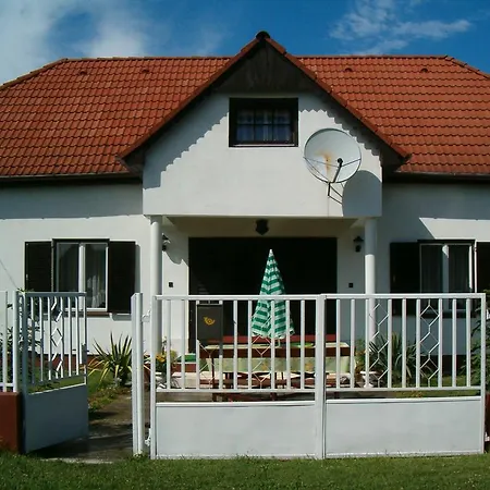 Familia Nyaralo 117 Balatonmariafurdo